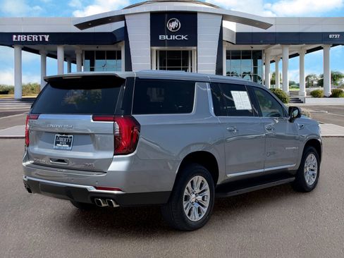 Used 2025 GMC Yukon XL Denali AWD/4WD image 3