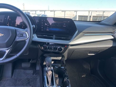 Certified 2024 Chevrolet Trax LT w/ LT Convenience Package image 10