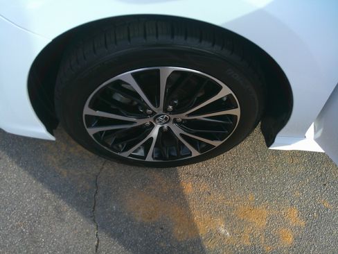 Used 2019 Toyota Camry SE image 16