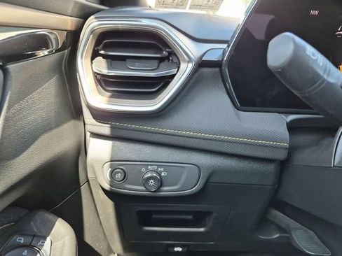 Used 2024 Chevrolet TrailBlazer ACTIV w/ Convenience Package AWD/4WD image 19