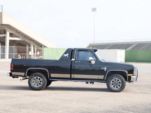 Used 1986 Chevrolet C/K Truck 2500 image 3