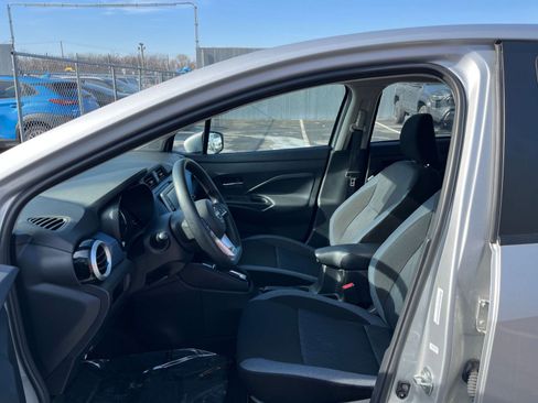 Used 2025 Nissan Versa SV image 26