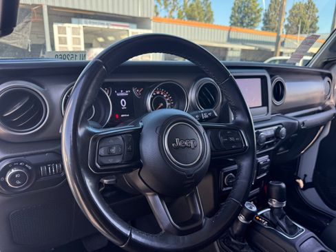 Used 2022 Jeep Gladiator Sport AWD/4WD image 22