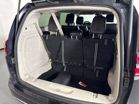 Used 2023 Chrysler Pacifica Touring-L FWD image 21