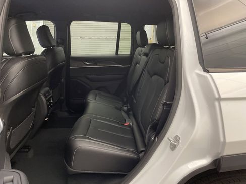 New 2025 Jeep Grand Cherokee Limited w/ Black Appearance Package image 16