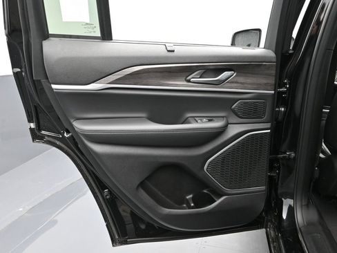 Used 2025 Jeep Grand Cherokee Limited 4xe image 14