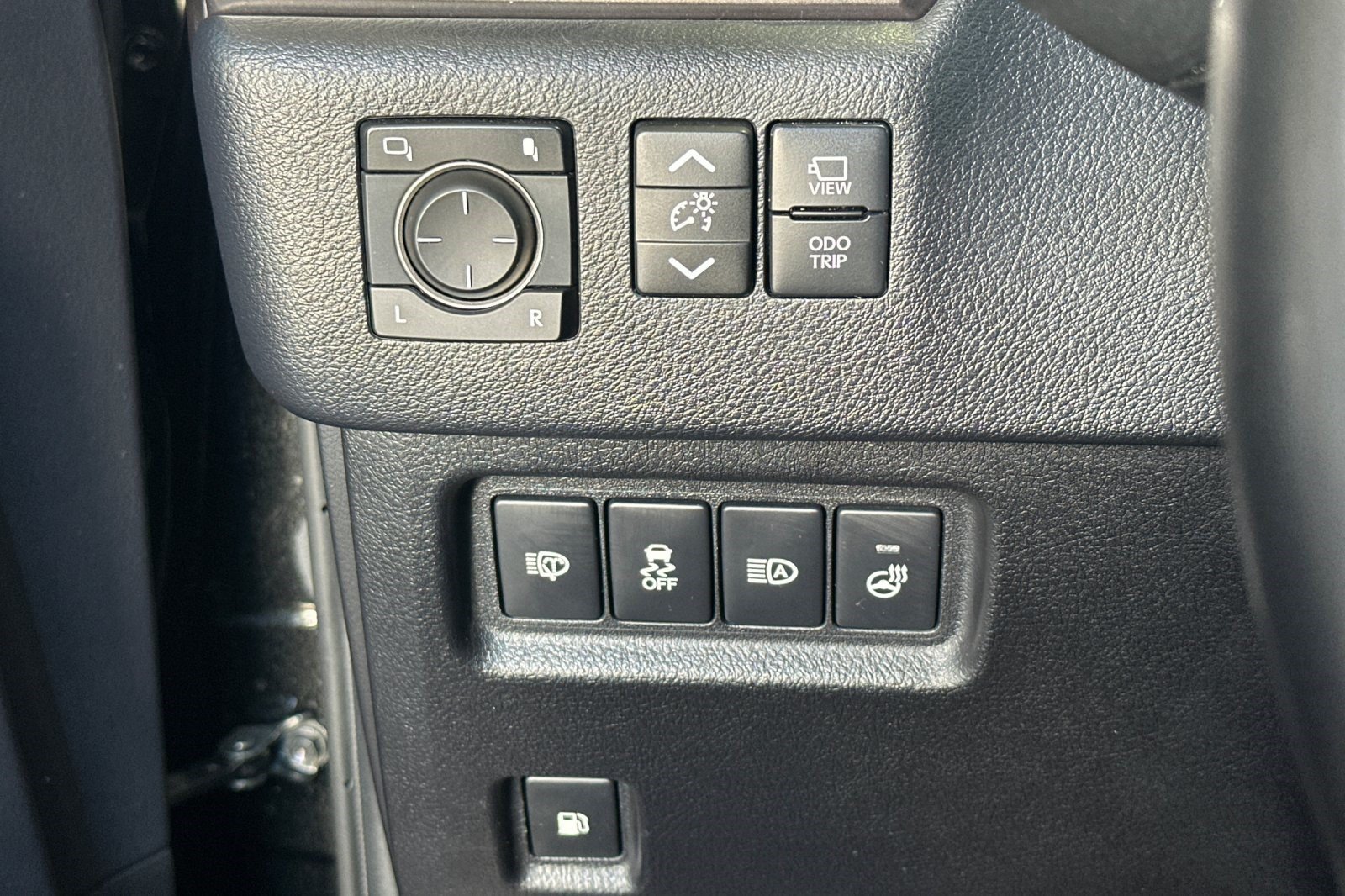 Certified 2023 Lexus GX 460 w/ Black Line Special Edition AWD/4WD image 37