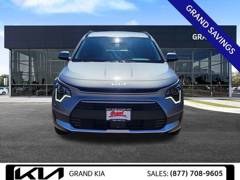 New 2025 Kia Niro EX image 3