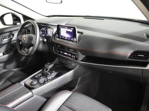 Used 2025 Nissan Rogue SV AWD/4WD image 35
