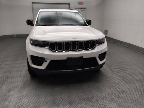 Used 2023 Jeep Grand Cherokee Laredo AWD/4WD image 14