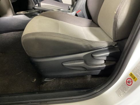 Used 2013 Toyota RAV4 XLE AWD/4WD image 21