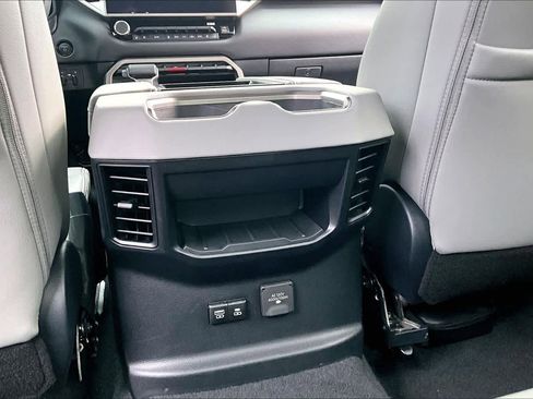 Used 2025 Toyota Tundra Limited image 38