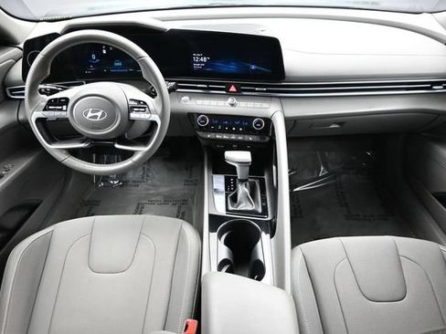 Used 2025 Hyundai Elantra SEL FWD image 14