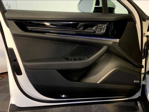 Certified 2025 Porsche Panamera 4 image 25