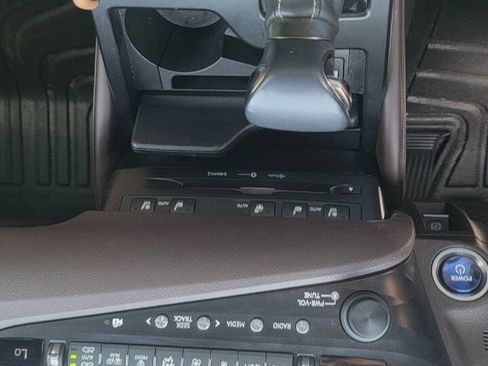 Used 2019 Lexus ES 300h FWD image 32