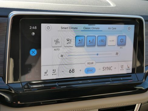 Certified 2025 Volkswagen Atlas SEL Premium R-Line image 24