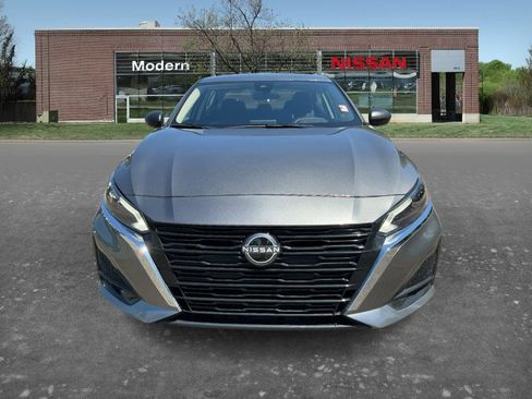 Used 2024 Nissan Altima 2.5 SV FWD image 6