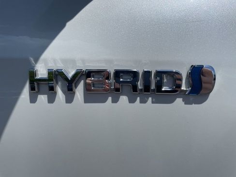 Used 2021 Toyota Highlander XLE AWD/4WD image 11