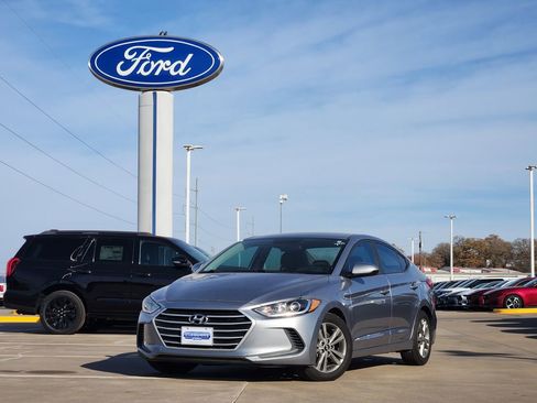 Used 2017 Hyundai Elantra SE image 3