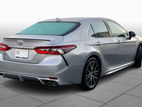 Used 2022 Toyota Camry SE w/ Cold Weather Package image 13