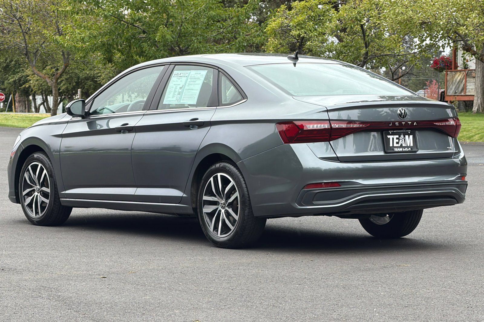 Used 2025 Volkswagen Jetta SE FWD image 6
