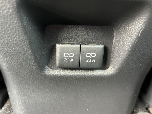 Used 2021 Toyota RAV4 XLE w/ Convenience Package AWD/4WD image 20