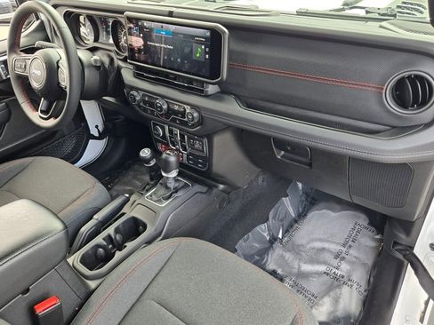 Used 2024 Jeep Wrangler Unlimited Rubicon image 18