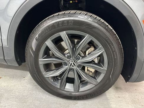 Used 2023 Volkswagen Tiguan SE image 2
