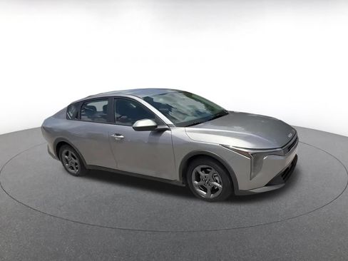 Used 2025 Kia K4 FWD image 2