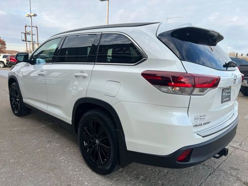 Used 2019 Toyota Highlander SE image 6