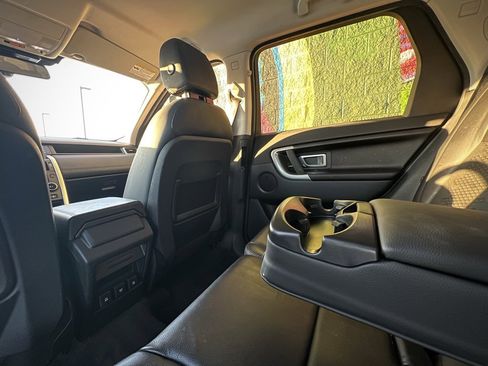 Used 2019 Land Rover Discovery Sport SE image 18