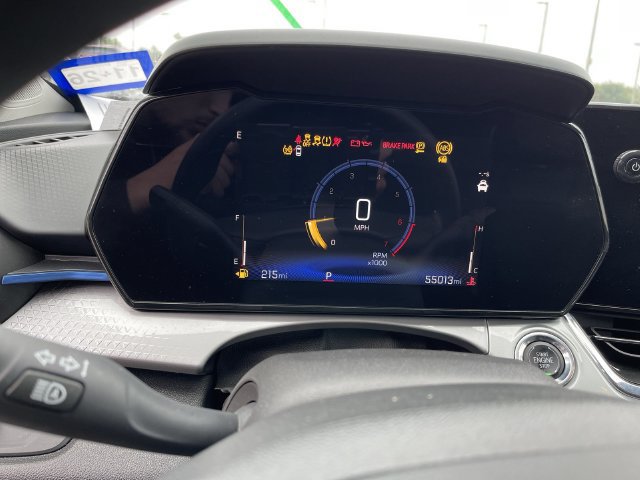 Used 2025 Chevrolet Trax LT FWD image 2