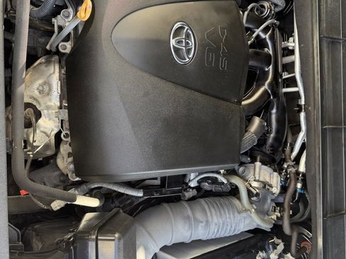 Used 2022 Toyota Highlander XLE image 7