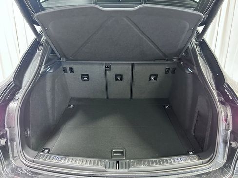 New 2026 Porsche Macan image 33