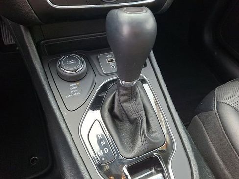 Used 2022 Jeep Cherokee Limited image 14