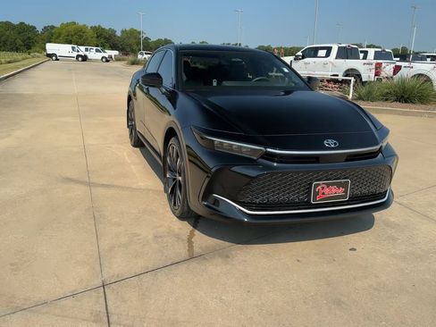 Used 2025 Toyota Crown Platinum image 3