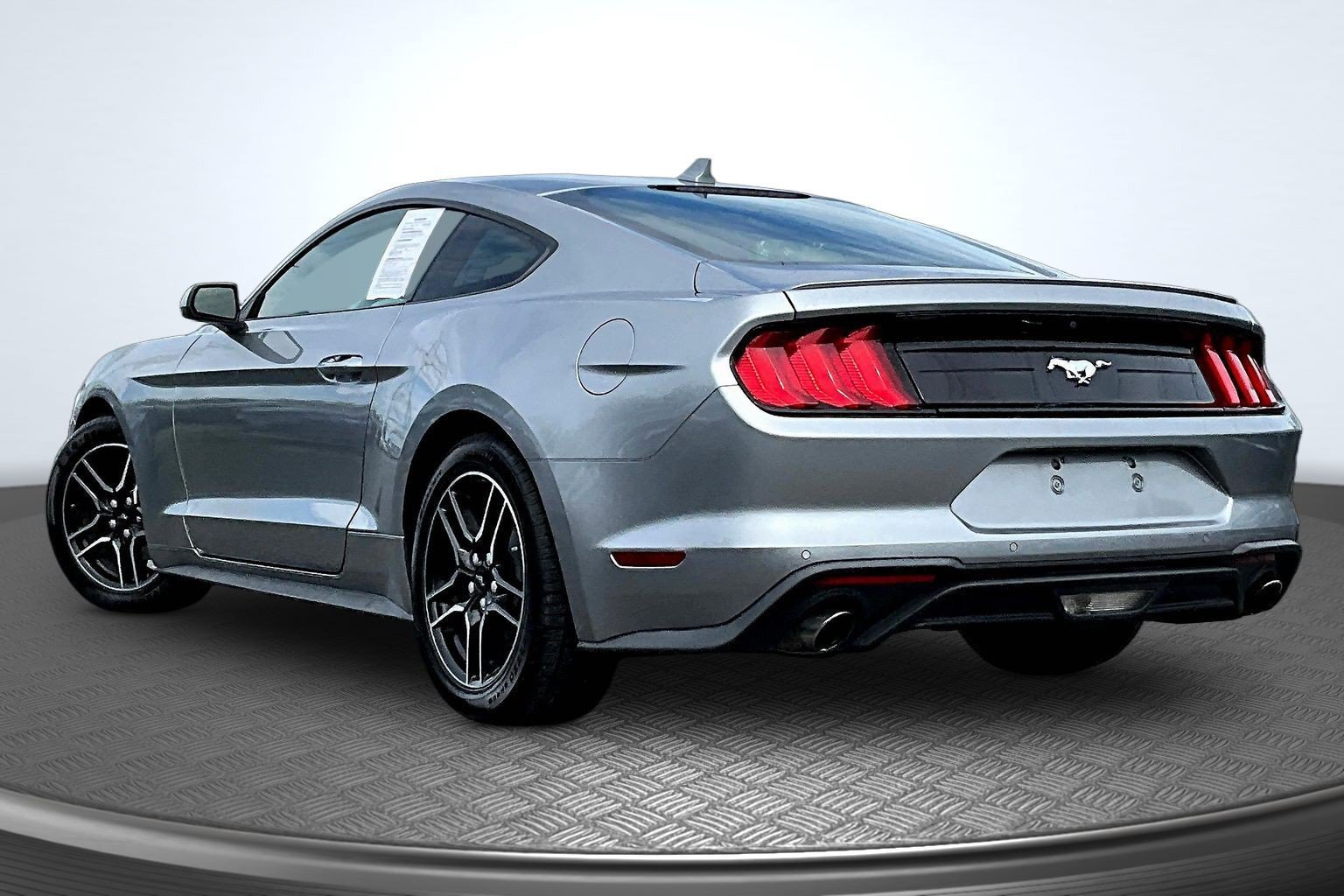 Used 2022 Ford Mustang Premium RWD image 3
