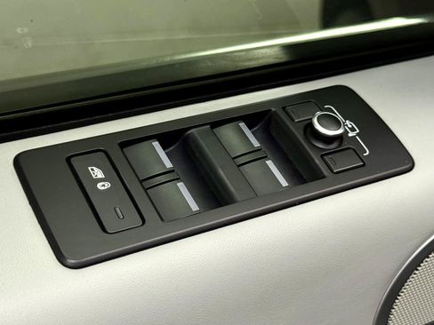 Used 2017 Land Rover Discovery HSE Luxury AWD/4WD image 11
