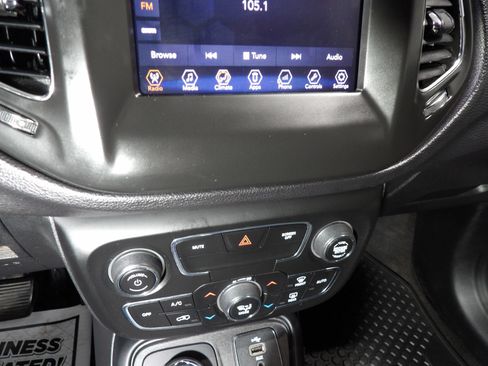 Used 2017 Jeep Compass Latitude w/ Popular Equipment Group AWD/4WD image 16