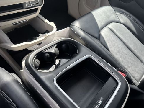 Used 2024 Chrysler Pacifica Touring-L FWD image 34