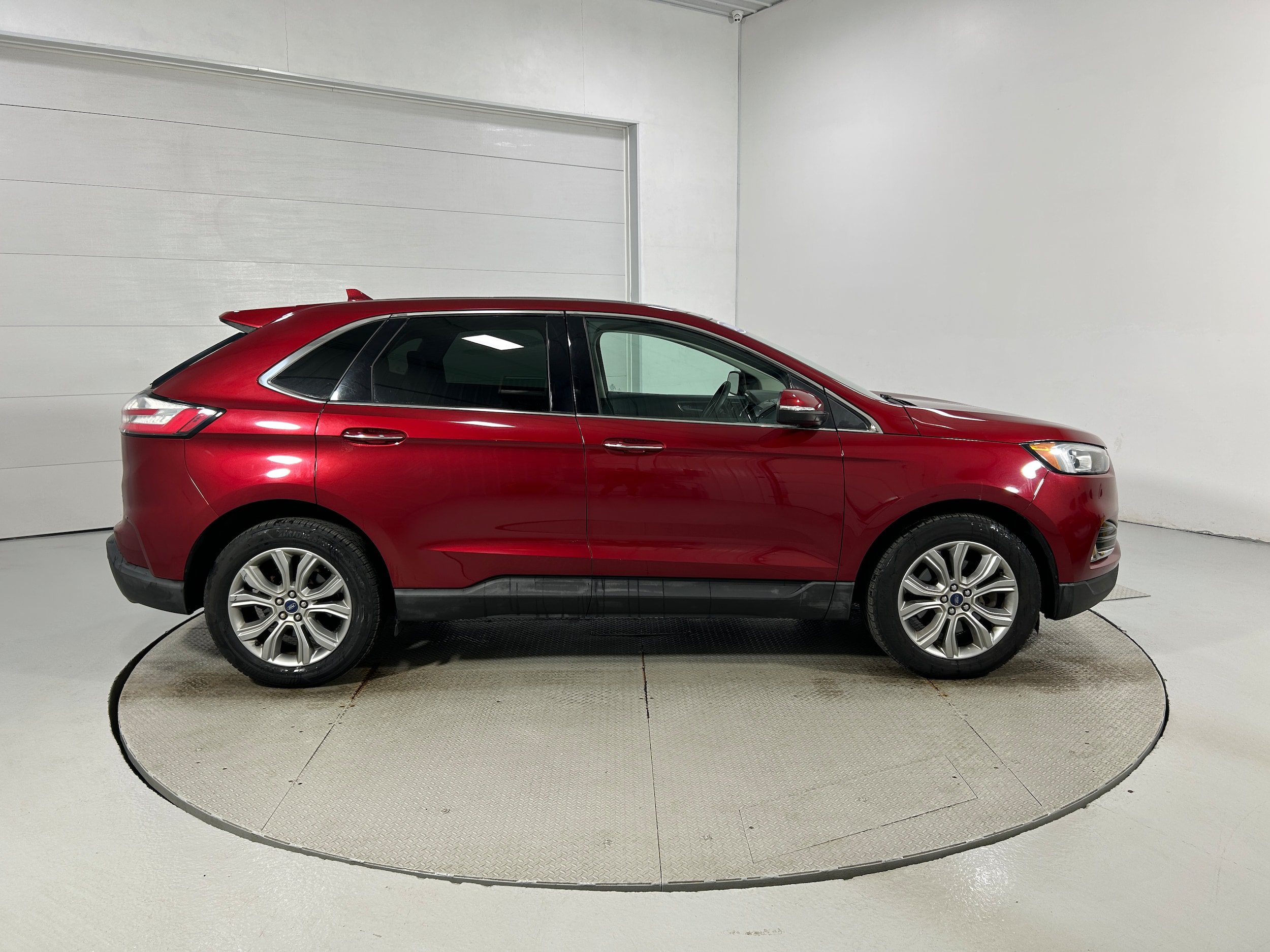 Used 2019 Ford Edge Titanium w/ Cold Weather Package AWD/4WD image 39