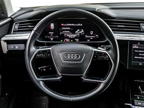 Used 2022 Audi e-tron Premium w/ Convenience Plus Package image 19