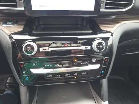 Used 2021 Ford Explorer Limited w/ Equipment Group 301A AWD/4WD image 24
