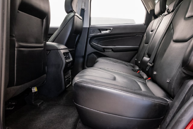 Used 2019 Ford Edge Titanium w/ Equipment Group 301A AWD/4WD image 31