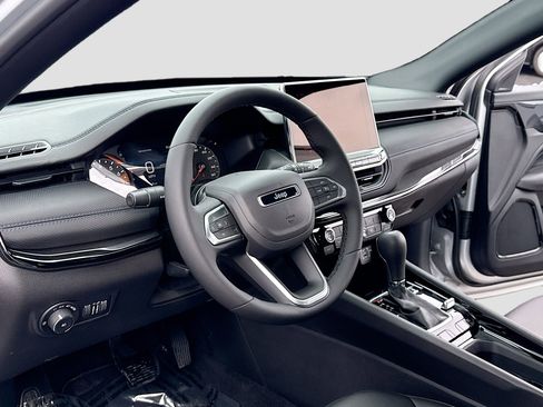 New 2026 Jeep Compass Latitude image 4