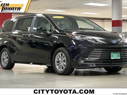Certified 2025 Toyota Sienna XLE