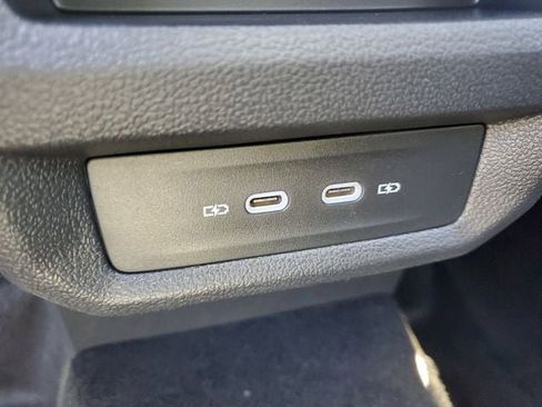 New 2026 Volkswagen Taos SE FWD image 12