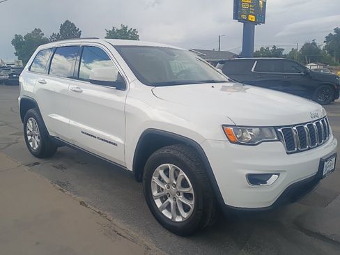 Used 2022 Jeep Grand Cherokee Laredo E w/ Security & Convenience Group AWD/4WD image 4