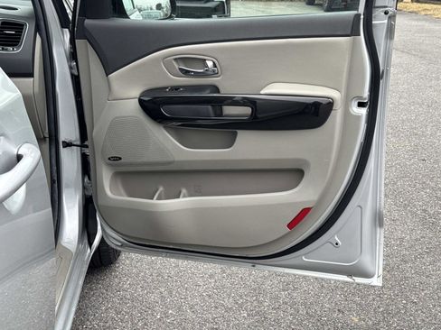 Used 2016 Kia Sedona SX image 14