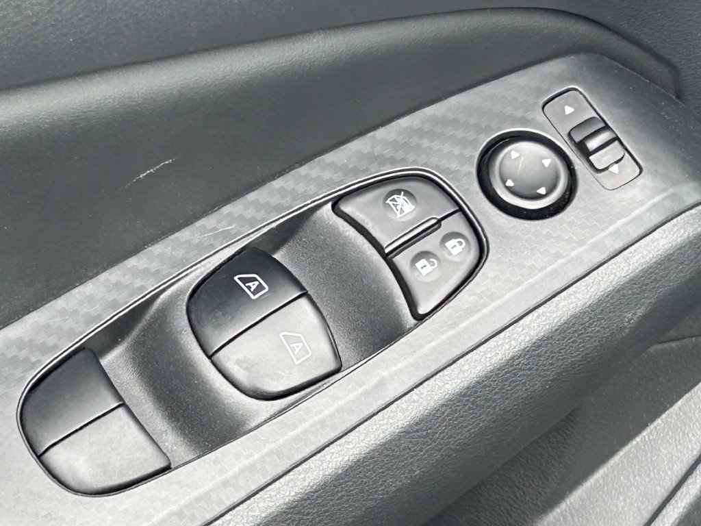 Used 2025 Nissan Altima 2.5 SV FWD image 25
